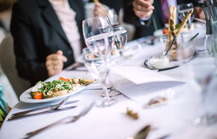 Bride and groom in the banquet hall of Haus Fliederbusch – elegant wedding celebration